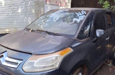 Homem encontra droga em carro comprado em leilão - Imagem Reprodução  