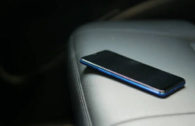 Celular foi esquecido no banco de trás do veículo (Foto: Reprodução/Imagem ilustrativa)