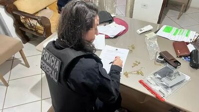 Policial federal durante diligência em Corumbá. Foto: Divulgação/PF