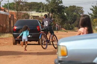 Crianças brincando na rua em bairro de Campo Grande. Foto: Arquivo/Campo Grande News