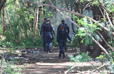 O corpo foi coberto por uma fina camada de terra (Pietra Dorneles, MidiaMax)