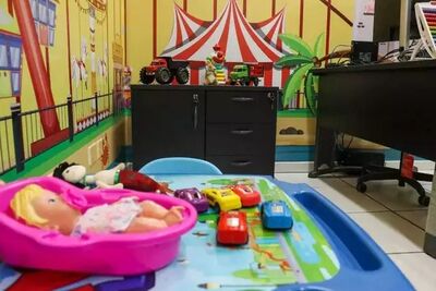 Brinquedos e paredes coloridas para atender crianças e adolescentes vítimas de violência. Foto: Henrique Kawaminami