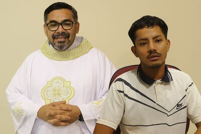 Padre Alexsandro e o jovem Leanderson que confessou ter matado o religioso. Fotos: Reprodução/Produção: Diário X 