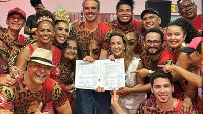 Assinatura do contrato de cessão aconteceu na noite desta sexta-feira (19), na quadra da agremiação. Foto: Reprodução