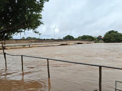 Ponte Velha sob o Rio Taquari em Coxim. Foto: Valdeir Simão/Diário X 