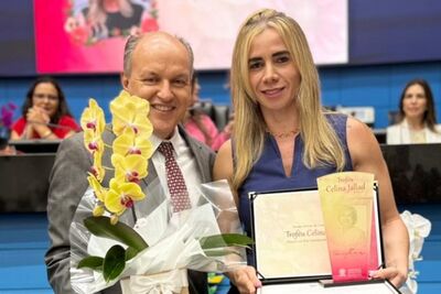 Junior Mochi homenageia a Dra Tatiana Dias de Oliveira Said com Troféu Celina Jallad. Foto: Agência Alems 