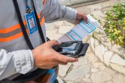 Funcionário da Energisa fazendo a leitura da conta de luz. Foto: Divulgação/Concen-MS