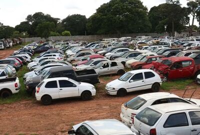 Veículos que fazem parte de leilão do Detran-MS. Foto: Detran-MS