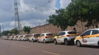 Fila de carros aguardando exame na manhã desta quarta-feira. Foto: Leitor Midiamax