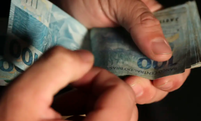 Caixa e BB começam a pagar o abono salarial para nascidos em março e abril. - (Foto: José Cruz/Agência Brasil)