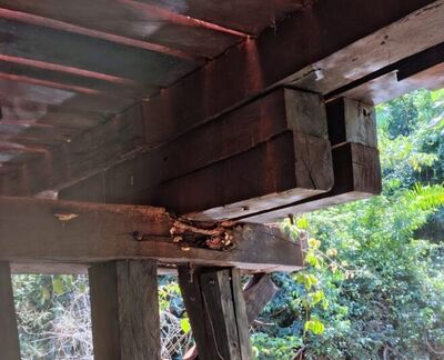 Ponte sobre o Córrego da Pedra em Coxim é interditada por riscos estruturais. Foto: Divulgação AssCom PMC 