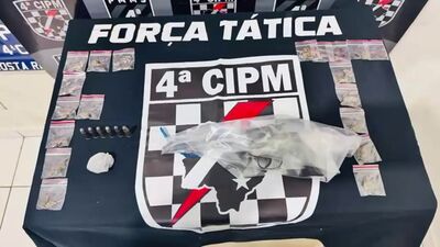 Arma, munição e droga encontrada com o suspeito. Foto: Polícia Militar