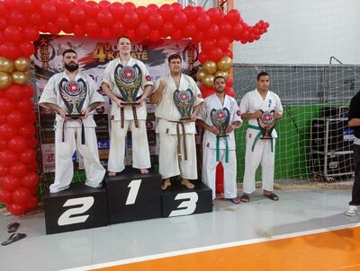 Atleta coxinense conquista pódio em importante competição nacional de Karatê Full Contact. Foto: Divulgação 