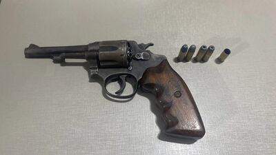 Revólver utilizado no assalto à joalheria. Foto: Divulgação Polícia Civil