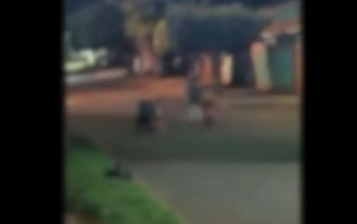 Adolescente foi gravado agredindo os irmãos de 5 e 2 anos  Foto: Reprodução