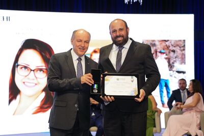 Willian Mohanna recebe Comenda do Mérito Legislativo por indicação do deputado Junior Mochi. Foto: Divulgação 