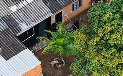 Imagem mostra um dos locais alvo da Operação Kathárisma, em Corumbá, durante o cumprimento das medidas judiciais. Foto: Divulgação/PF