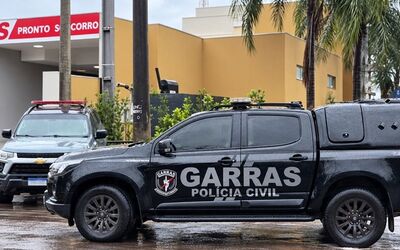 Viatura do Garras e do Batalhão de Choque em frente ao Hospital Municipal de Sidrolândia. Foto: Sidro News