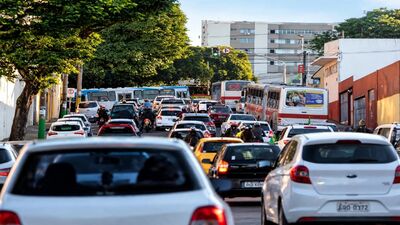 Veículos em MS; projeto do governo antecipa para 28 de dezembro o prazo para pagamento do IPVA 2027 com desconto de 15%. Foto: Arquivo