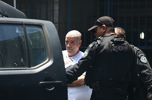 O empresário Eike Batista deixa o presídio Ary Franco, no Rio de Janeiro, e segue para o Complexo Penitenciário de Gericinó, em Bangu