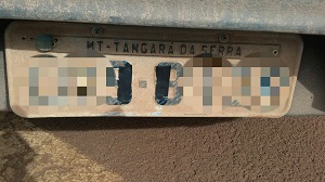Placa do automóvel alterada
