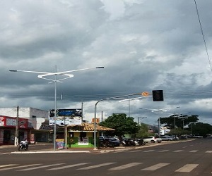 Semáforo do cruzamento da Av. Virginia Ferreira