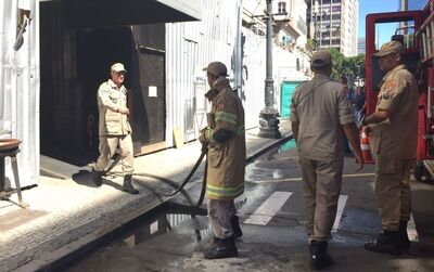 Bombeiros no prédio da Alerj