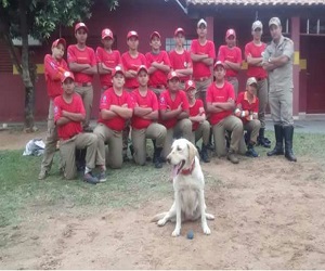 Instrutor e Alunos do Projeto Bombeiros do Amanhã