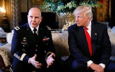 O General do Exército Herbert Raymond McMaster e o Presidente dos Estados Unidos, Donald Trump