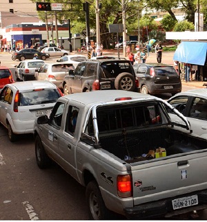 Fluxo de veículos no centro da Capital é intenso