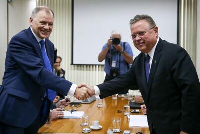 O  comissário para Saúde  e  Segurança Alimentar da União  Europeia, Vytenis Andriukaitis, e o ministro da Agricultura, Blairo Maggi, durante encontro nesta terça-feira em Brasília