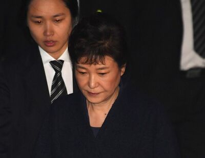 Park Geun-hye deixa audiência em que sua detenção foi autorizada