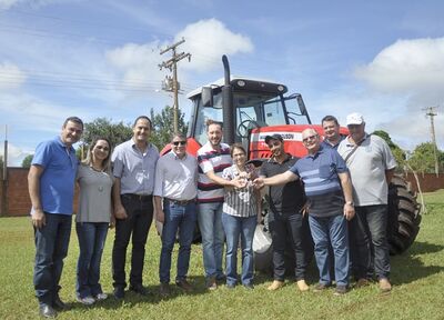 Em seguida, fizeram a entrega da patrulha mecanizada que será destinada para a Funpesg (Fundação Educacional de Apoio a Pesquisa e ao Desenvolvimento Econômico de São Gabriel do Oeste)