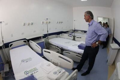 Reinaldo destaca que a entrega dos leitos faz parte da estratégia de regionalização da saúde no Estado.