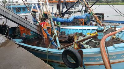 Barco foi apreendido com carga e rede de arrasto em Navegantes