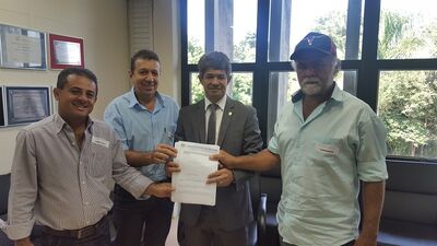 Os vereadores Jalmir Modesto, Missionário Nelo e Marcão entregaram os pedidos ao dep. Prof. Rinaldo