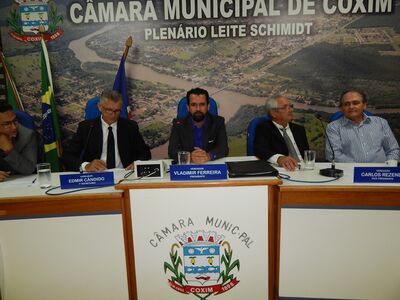 Mesa Diretora da Câmara Municipal e o Vice Prefeito Edvaldo Bezerra (PMDB)