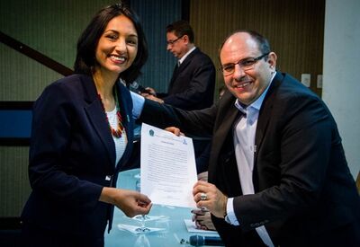 Profa. Dra. Eliene Dias de Oliveira e o Reitor Marcelo Turine da UFMS