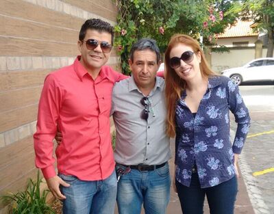 Pastor Euclides Vieira com Suzane e o noivo Rogério Olberg em Angatuba