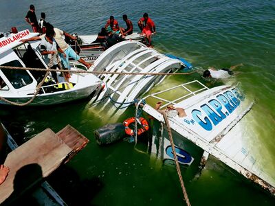 Equipes trabalham na busca de desaparecidos após naufrágio de um barco no Rio Xingu, na região de Ponte Grande do Xingu, entre Porto de Moz e Senador José Porfírio, no Pará