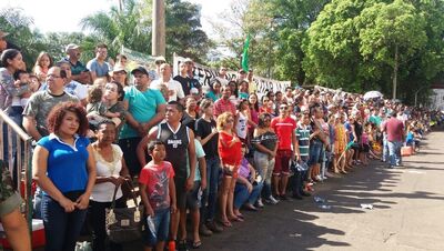Público na rua 14 de Julho, em Campo Grande