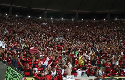 Torcida do Flamengo faz a festa contra o Botafogo