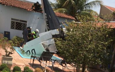 Avião caiu no quintal de uma casa em São José do Rio Preto (SP), após decolar de aeroporto em Tangará da Serra (MT)