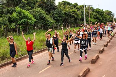 Dezenas participaram da caminhada ecológica, em julho de 2017, em São Paulo.