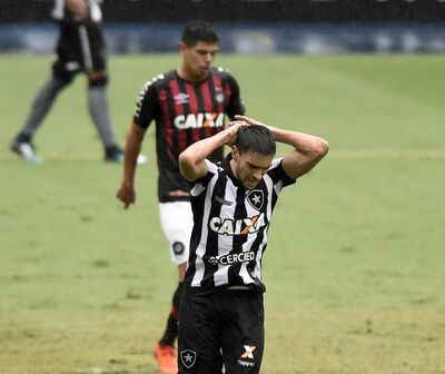 Pimpão lamenta uma chance perdida contra o Atlético-PR