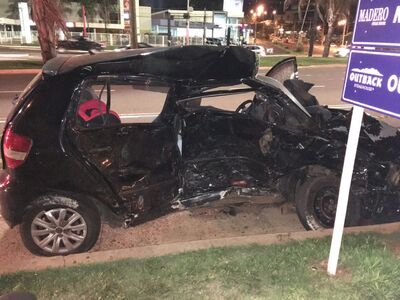 Carro de Carolina ficou destruído após ser atingido