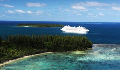 Navio de cruzeiro em Nova Caledonia