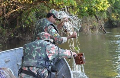 Com a pesca proibida, Polícia Ambiental faz batidas permanentes nos rios do estado para coibir descumprimento da lei da Piracema