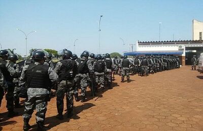 Policiais da Tropa de Choque da PM chegam à PED para pente-fino, em janeiro deste ano