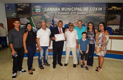 Vereador Sinval Batista, homenageado e familiares